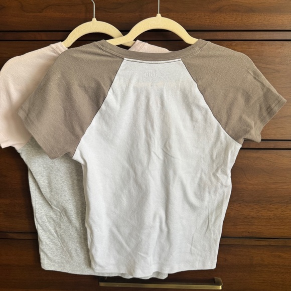 Hollister Raglan Baby Tee Set Pink & Heather Gray & White with Taupe Sleeves - Picture 3 of 9